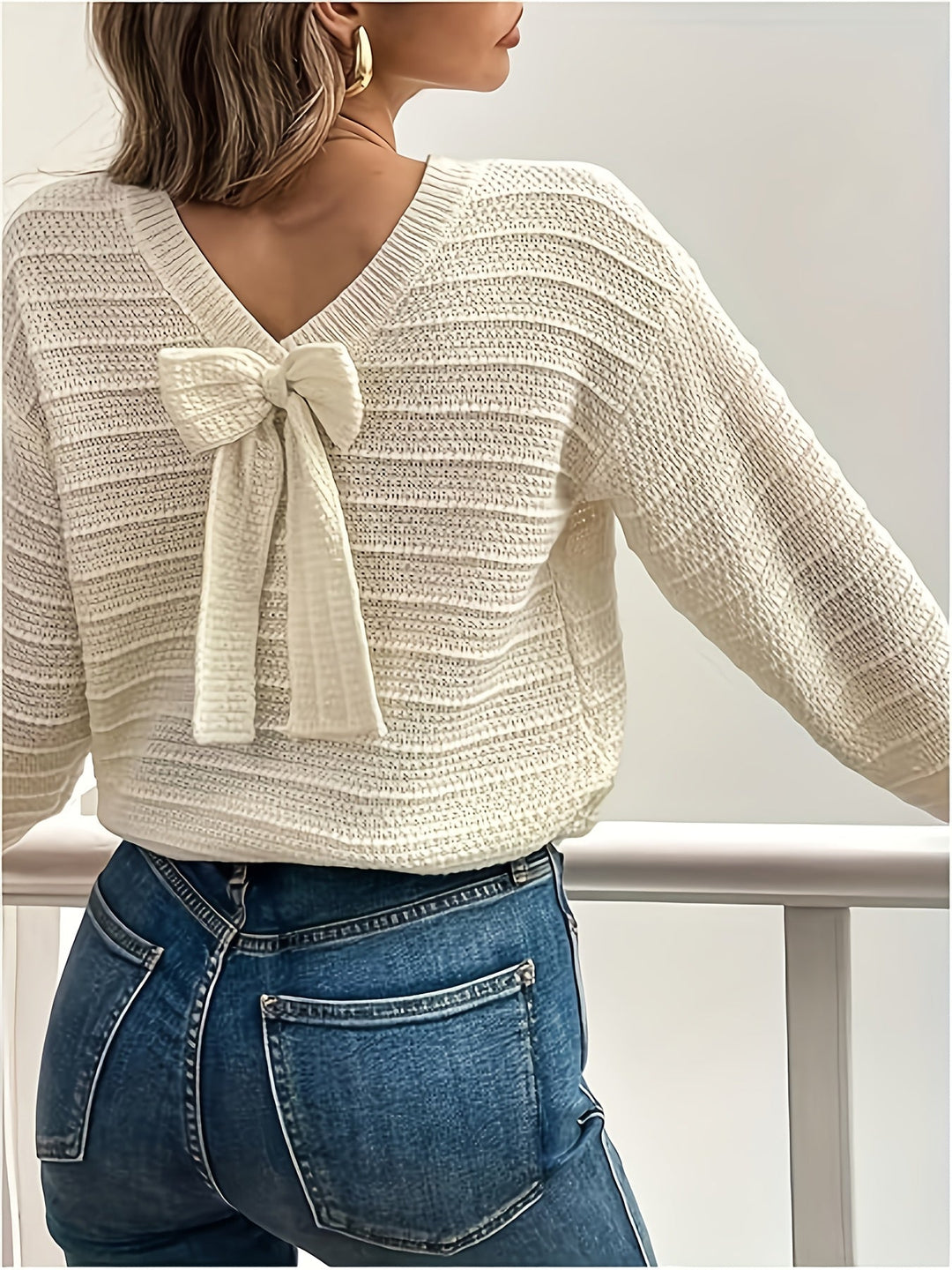 Imogen | Sweter z detalem w postaci kokardy