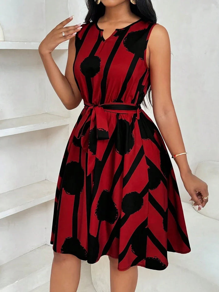 Vivienne | Elegancka Sukienka z Geometricznym Wzorem i Wiązaniem w Talii