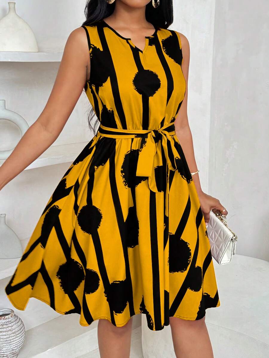 Vivienne | Elegancka Sukienka z Geometricznym Wzorem i Wiązaniem w Talii