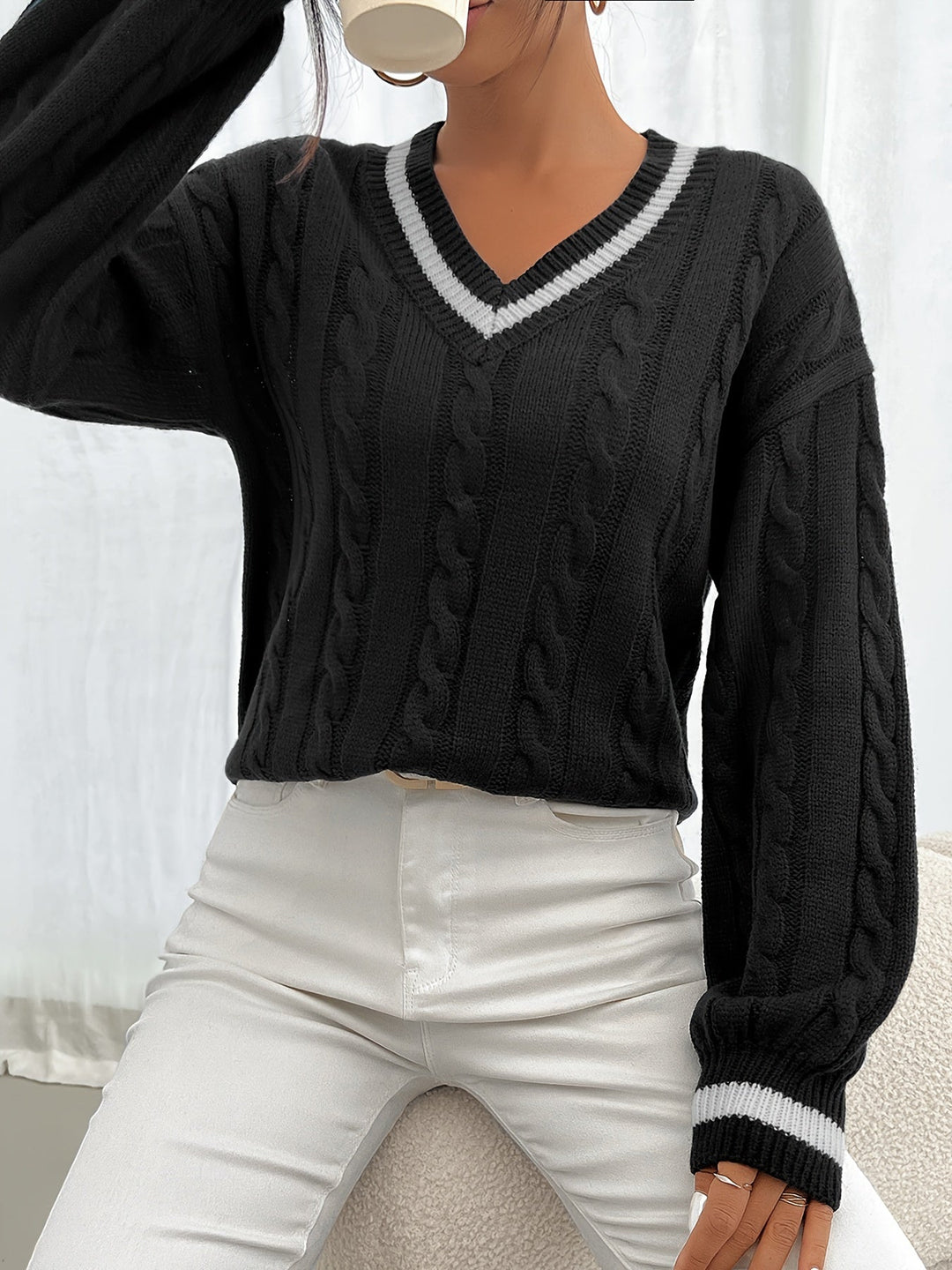 Camryn | Sweter z dekoltem w serek w splot kabelkowy