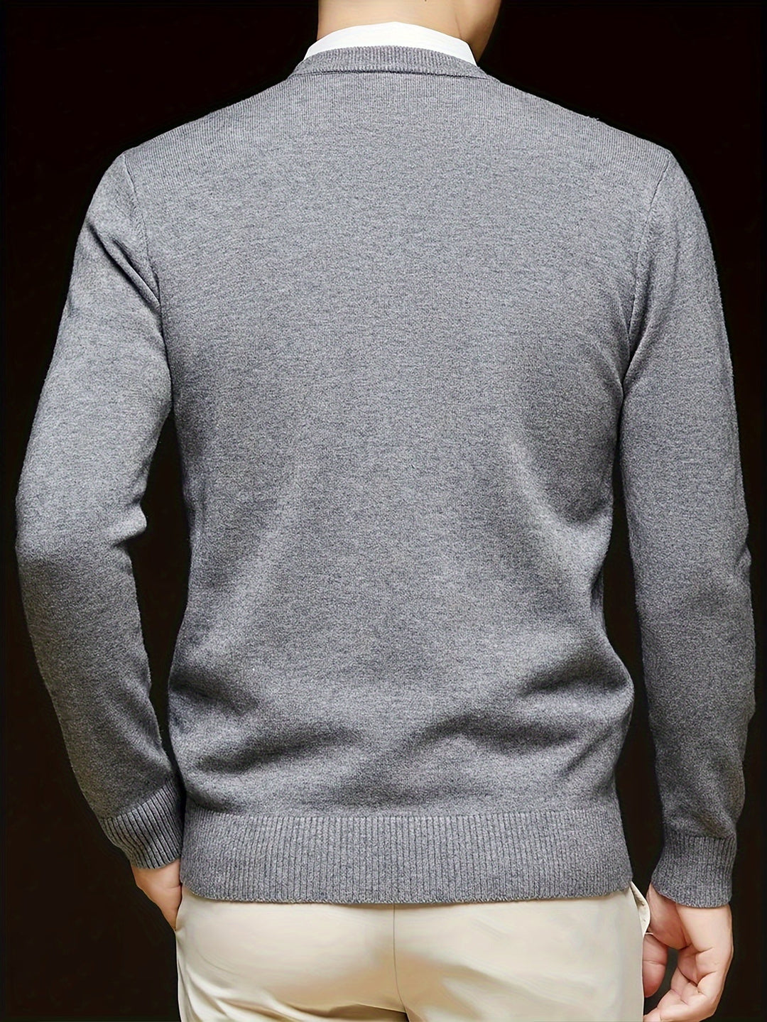 Hugh | Elegancki sweter z dekoltem w serek