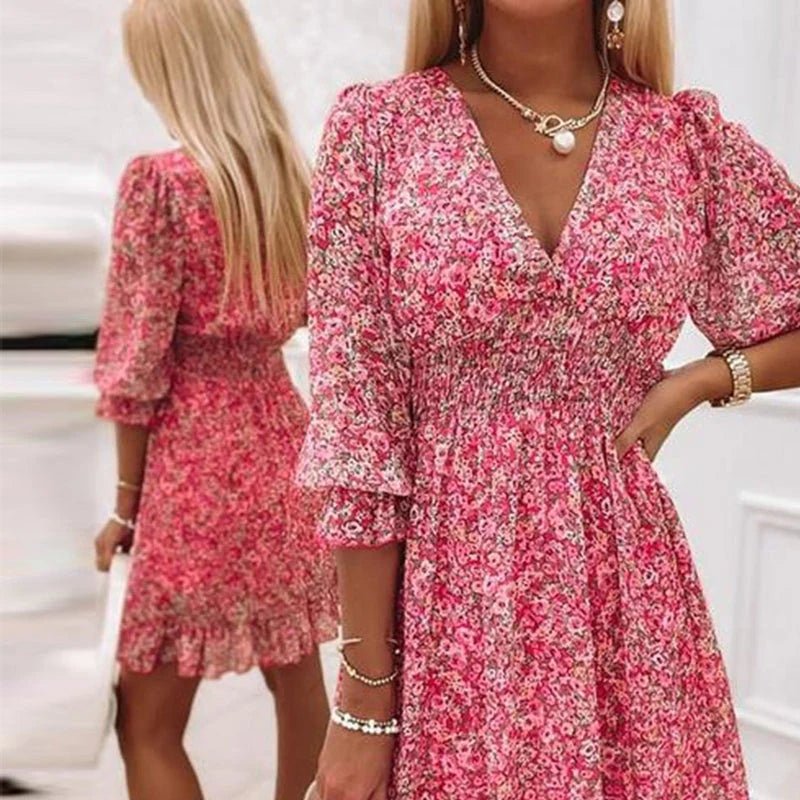 Penelope | Elegancka Sukienka w Kwiaty z Dekoltem w Serek
