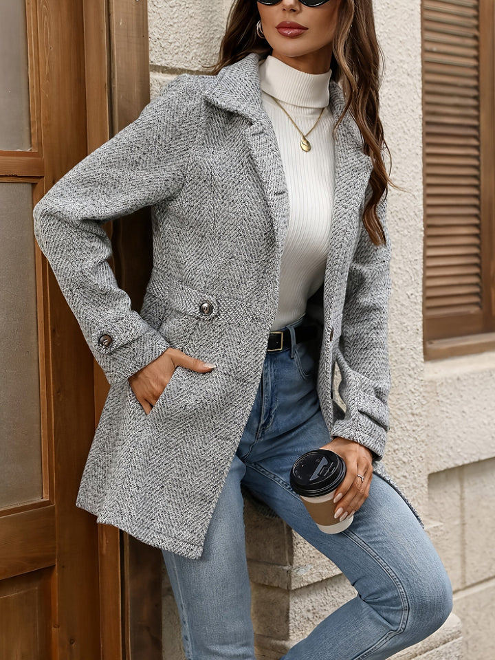 Adriana | Płaszcz w jodełkę podkreślający talię
