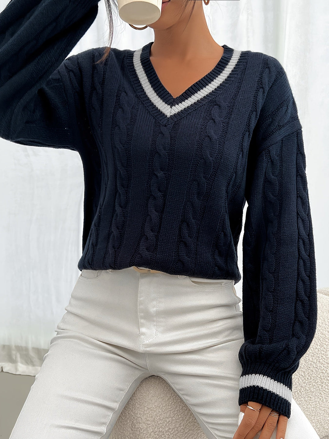 Camryn | Sweter z dekoltem w serek w splot kabelkowy